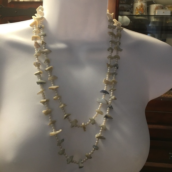 Mother of pearl & faux pearl necklace - Picture 3 of 4